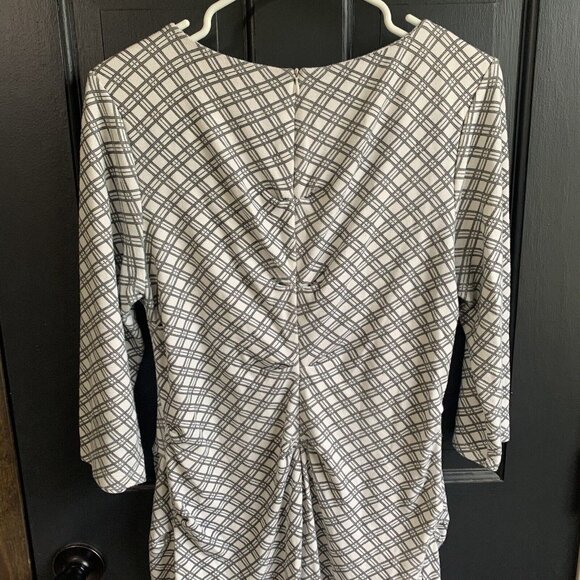 A Pea in the Pod | Plaid Ruched Dress, Medium MIDI Plaid Maternity Dress Stretch - Picture 7 of 10